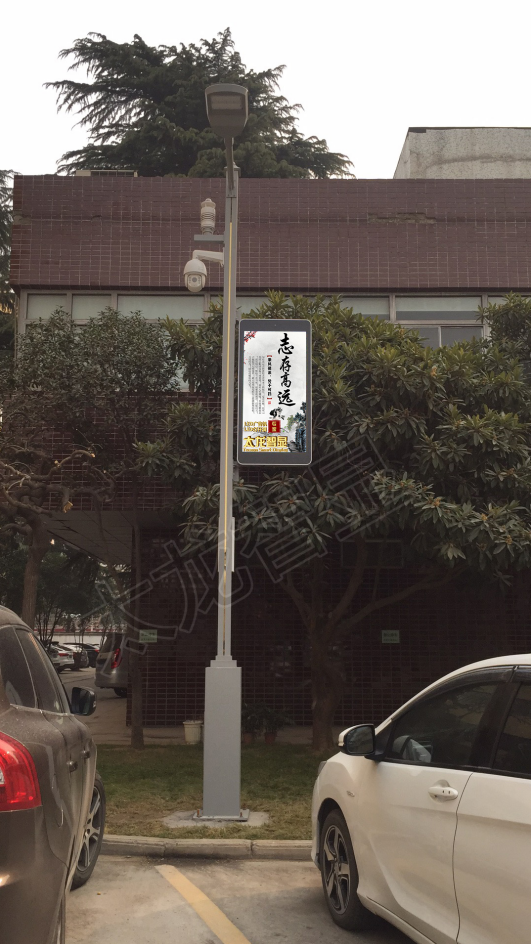 鄭州歐麗工業(yè)園采用太龍智顯P4型號(hào)單面LED燈桿屏，完成數(shù)字信息升級(jí)